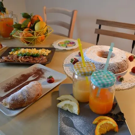 Un Tetto Di Stelle Deluxe Bed & Breakfast 3*