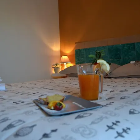 Un Tetto Di Stelle Deluxe 3* 萨莱诺