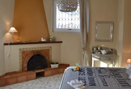 Un Tetto Di Stelle Deluxe Bed & Breakfast 3*